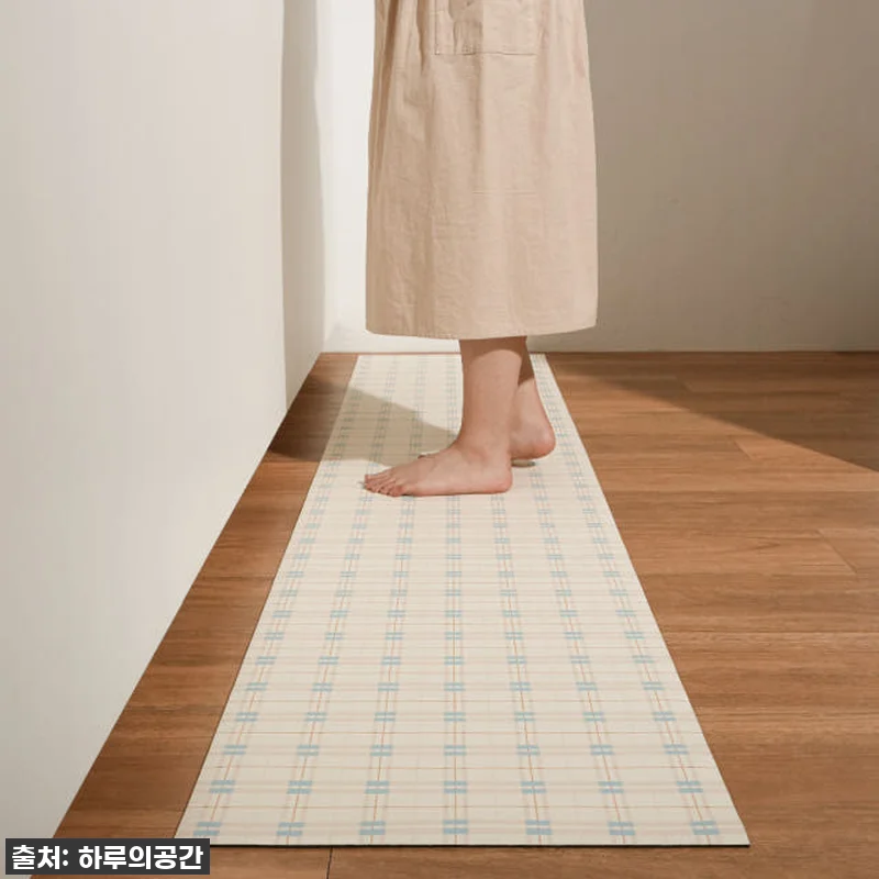 하루의공간 설렘 주방 매트, 이 가격 실화?! 직접 써보니 주방 인테리어 끝판왕 등극! 11 하루의공간 설렘 주방 매트, 이 가격 관련 이미지 1