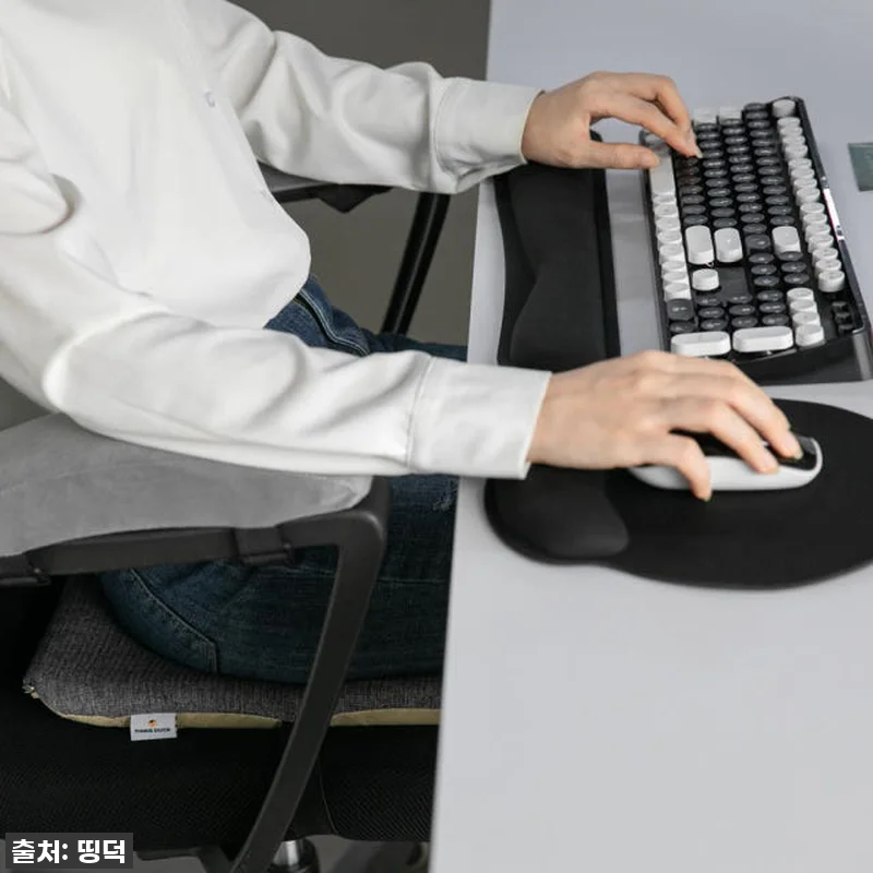 품절임박! 앉는 순간 허리가 펴지는 마법? 띵덕 버클 메모리폼 의자 방석 찐후기! 13 품절임박! 앉는 순간 허리가 펴지는 관련 이미지 2