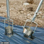 [품절임박] 텃밭 농사 찐고수템! 비닐 멀칭기 모종 타공기 5CM, 이거 없었으면 어쩔 뻔?!