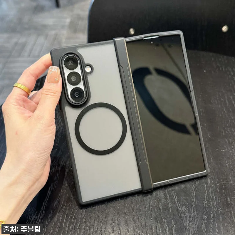 갤럭시Z 폴드7 맥세이프 힌지보호 케 관련 이미지 1