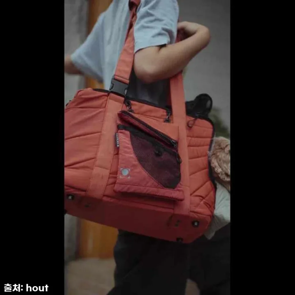 우리 초코의 최애템 등극! 하웃 에어핏 강아지 이동 가방 슬링백 사코슈 세트, 편안함과 스타일까지 완벽 후기