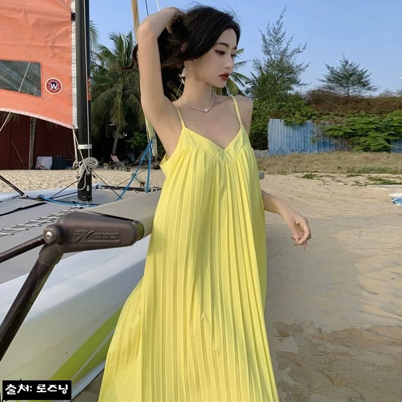 플리츠 끈나시 비치롱원피스, 휴양지 룩으로 눈여겨볼 만한 30% 할인 이슈템