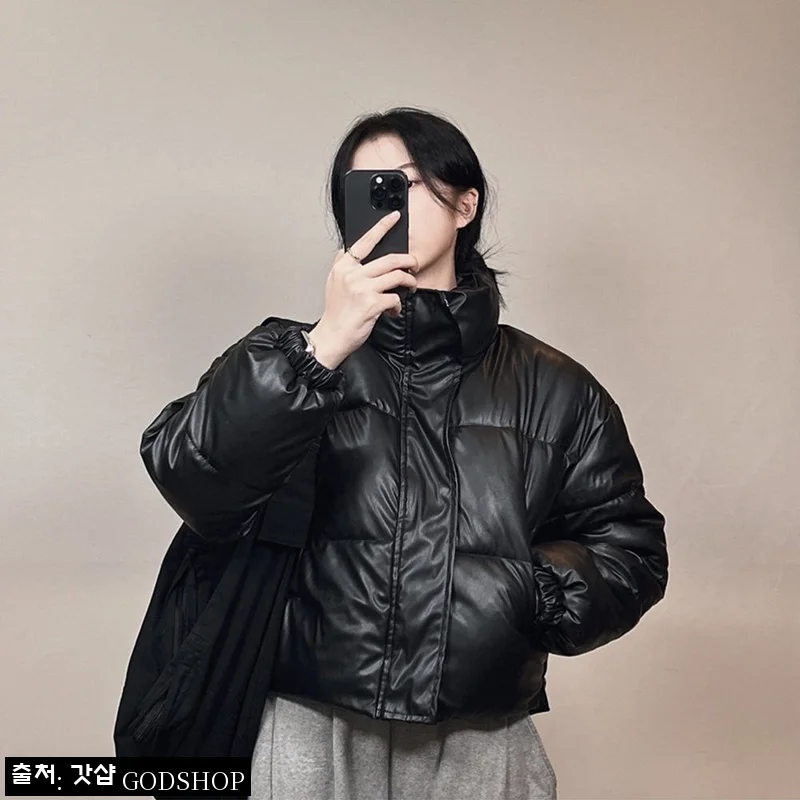 무광 레더 크롭 여성 숏패딩 2color, 힙한 하이넥 아방핏 아우터로 눈여겨볼 아이템