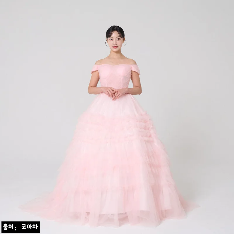 Home 73 페페 풍성한 오프숄더 핑크 캉캉유색드레스, 커플스냅부터 피로연까지 화사하게 완성한 대여 후기